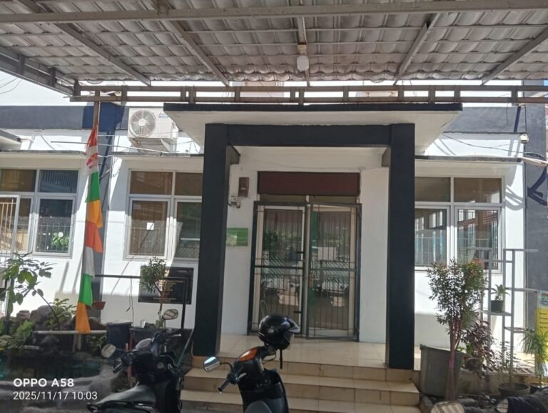 Diduga Proyek Pengecatan Kantor Kelurahan Citangkil Tak Gunakan Papan Proyek, Warga Pertanyakan Transparansi Anggaran