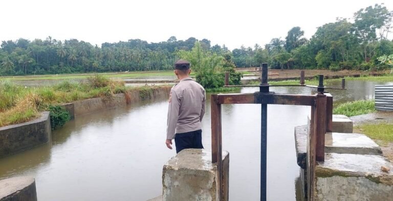 Patroli Wilayah, Personel Polsek Darul Aman, Cek Debit Air Bendungan Irigasi