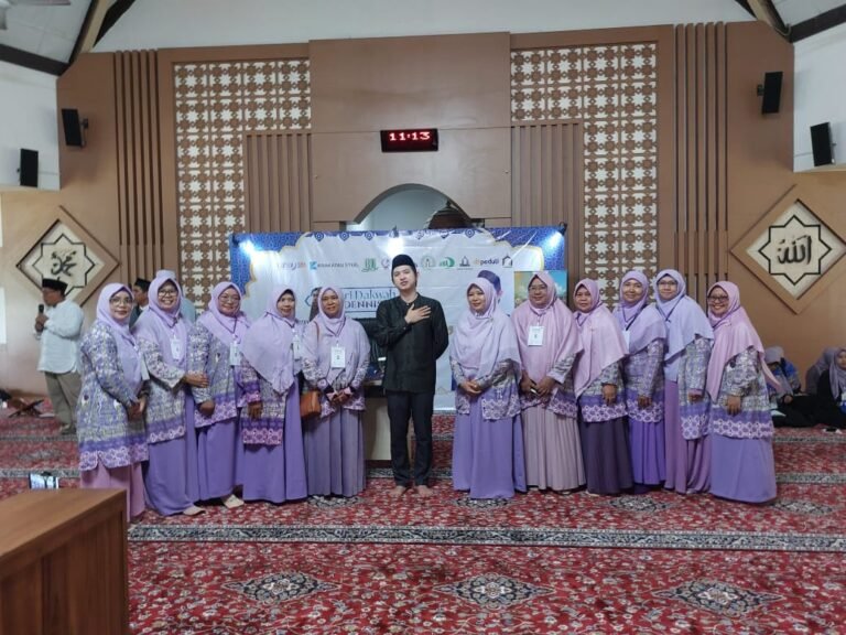 Tabligh Akbar Bersama Koh Denis Lim di Masjid As-Salam Cilegon, Ribuan Jamaah Antusias Hadiri Kajian Bertema Keluarga Dirahmati