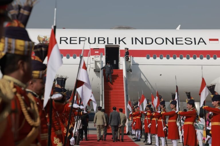 Usai Bermalam di Aceh, Prabowo Tiba di Pakistan Disambut Langsung Presiden dan PM