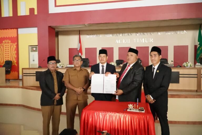 Wakil Bupati Aceh Timur  Hadiri Rapat DPRK  Penutupan  Paripurna III