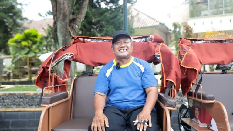 Dulu Sering Pulang Tak Bawa Uang, Becak Listrik dari Prabowo Jadi Angin Segar bagi Penarik Becak Lansia