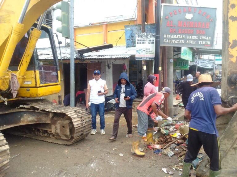 DPRK Aceh Timur Muzakir dari Partai Garinda kordinir Pembersih kota IDI
