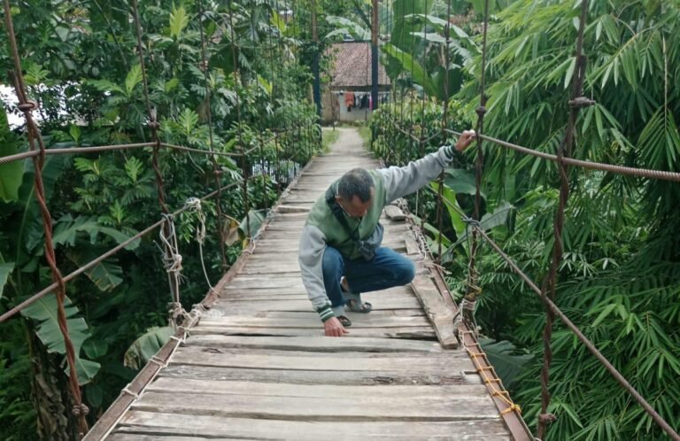 Pekerjaan Rehab Jembatan Gantung di Desa Sangiang Tanjung, Lebak Diduga Tidak Transparan dan Tidak Sesuai Spesifikasi 