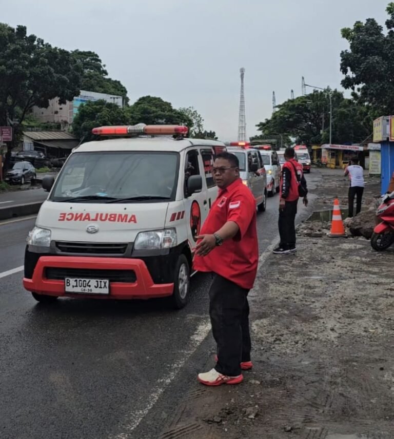 Kemanusiaan Tanpa Batas, PDI Perjuangan Kota Cilegon Kawal 26 Mobil Ambulan Dan Tim Medis ke Sumatera
