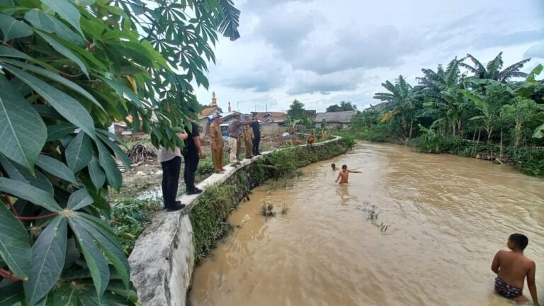 Pemkot Akan Lakukan Perawatan Berkala Seluruh Aliran Sungai di Cilegon