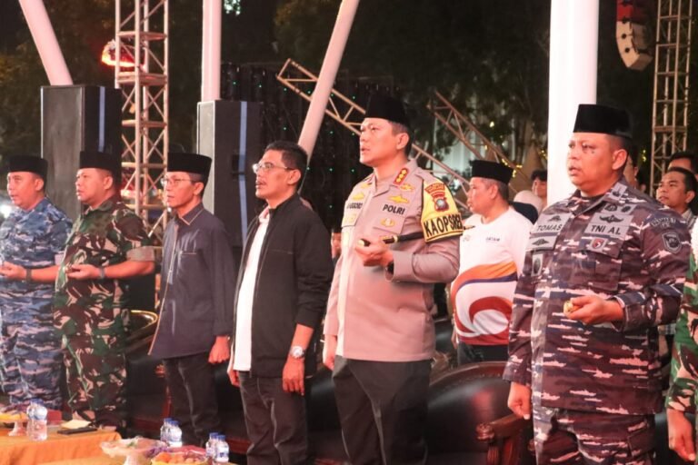 Polresta Barelang Laksanakan Pengamanan Kenduri Akhir Tahun 2025 di Alun-Alun Engku Putri Batam