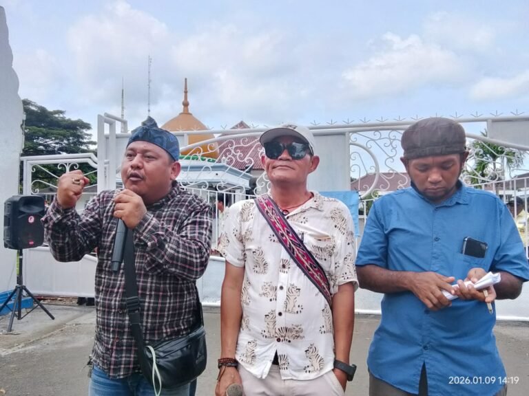 Koalisi Badak Bersatu Banten Geruduk Kantor Bupati Serang, Soroti Dugaan Korupsi di RSUD dr Drajat Prawiranegara