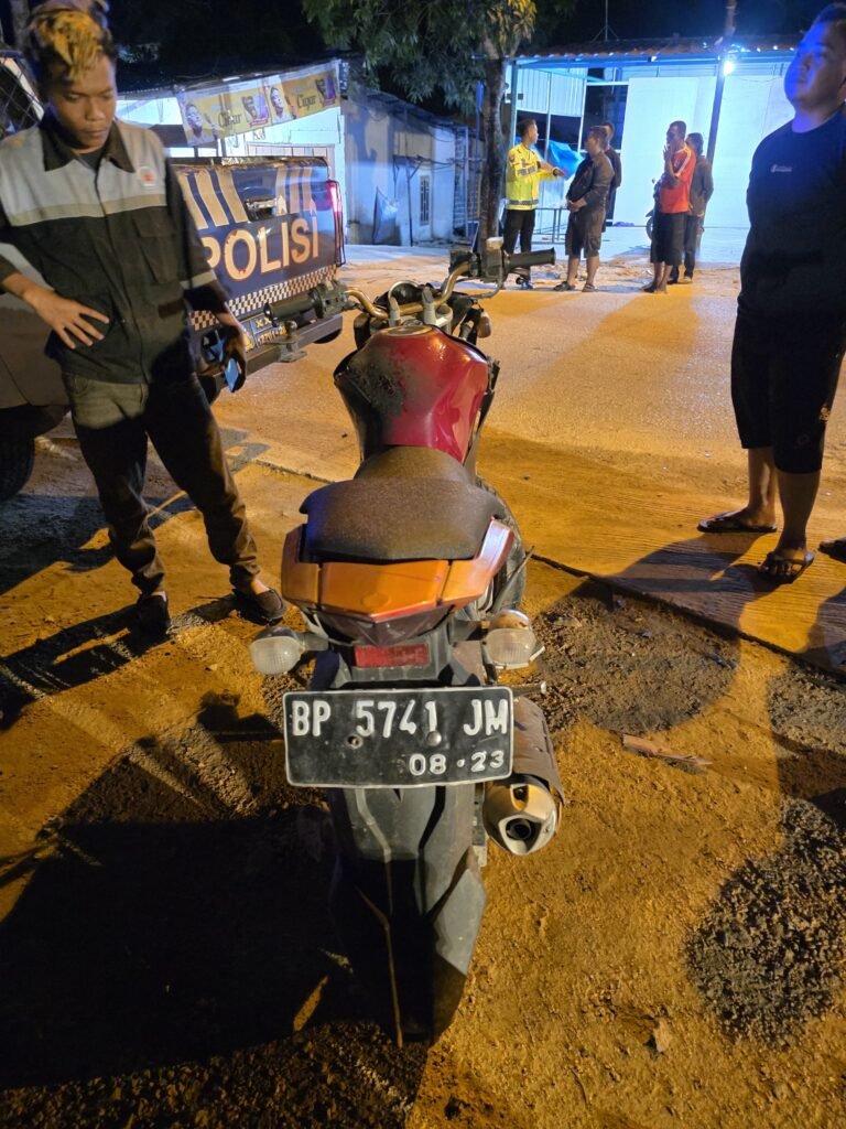 Quick Response Layanan Call Center 110 Polresta Barelang Tindaklanjuti Aduan Kecelakaan di Sekupang