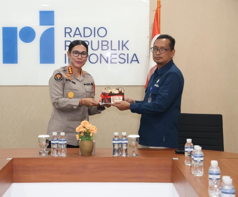 MELALUI SIARAN RRI BATAM, KABID HUMAS POLDA KEPRI DORONG KOLABORASI POLISI DAN PERS