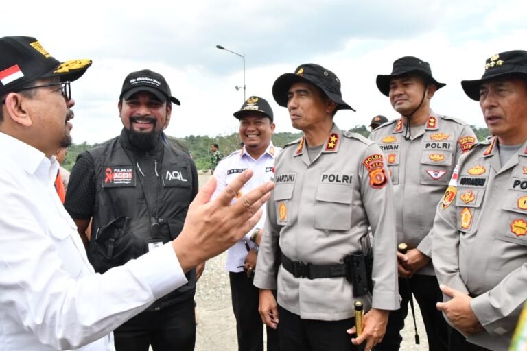 Kepala Staf Kepresidenan Tinjau Dapur Lapangan dan Layanan Kesehatan Polres Aceh Timur di Serbajadi