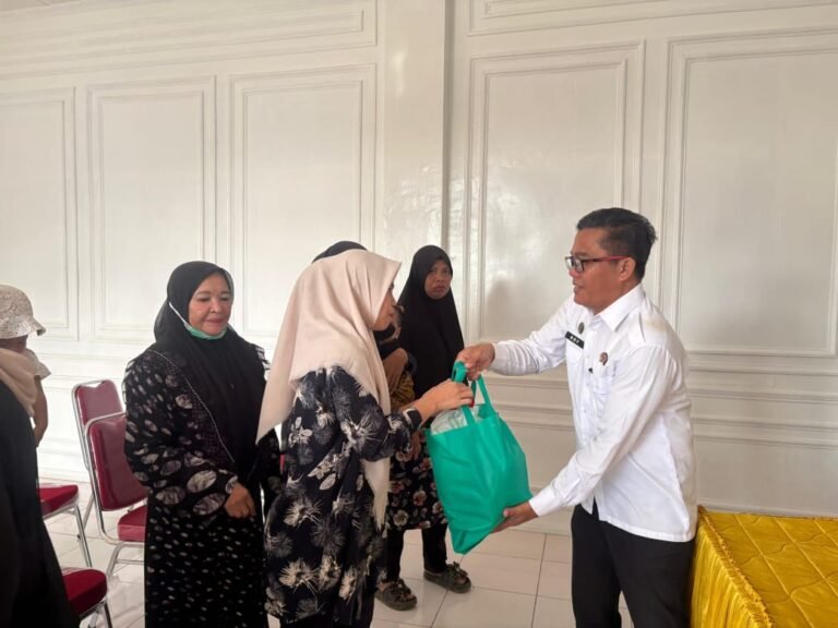 Wujud Kepedulian Sosial, Lapas Kelas IIB Langsa Salurkan 10 Paket Sembako untuk Keluarga WBP dan Masyarakat Sekitar