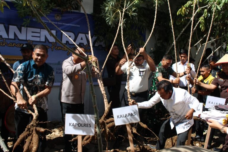 Sukses Berdayakan Warga Binaan, Kanwil Ditjenpas Aceh Panen Raya di Lapas Blangpidie