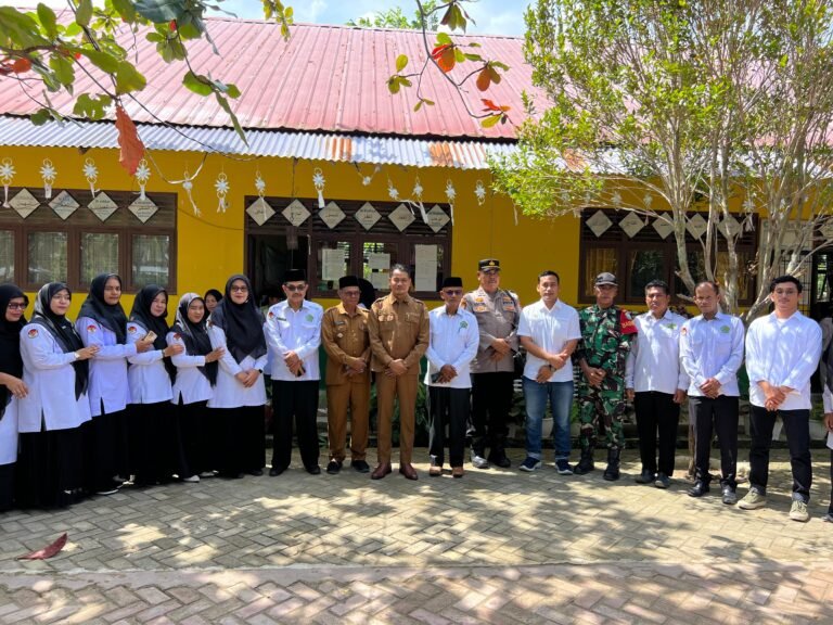 Wabup Aceh Timur Tinjau Langsung Distribusi MBG Di Rumah Sekolah MIN 24 Gampong Baro