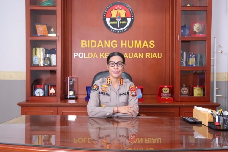 HARI KE-7 DISTRIBUSI AIR BERSIH ABH, POLSEK BATU AMPAR PASTIKAN PENYALURAN AMAN DAN TERTIB