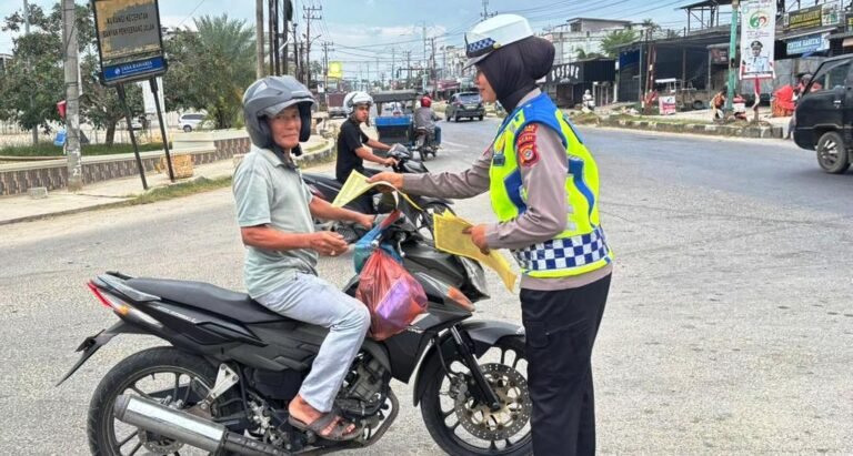 Jelang Operasi Keselamatan Seulawah 2026, Satlantas Aceh Timur Sosialisasi Tertib Berlalu Lintas Kepada Pengguna Jalan