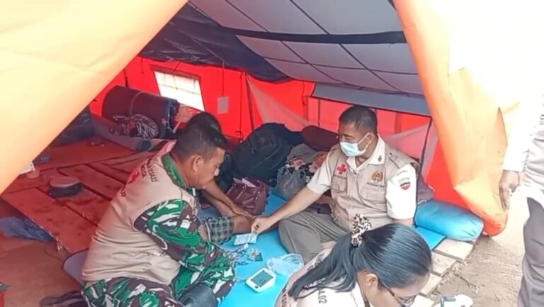 Dari Desa ke Desa, Layanan Kesehatan TNI-Polri Keliling Obati Warga Terdampak Bencana Sumatra
