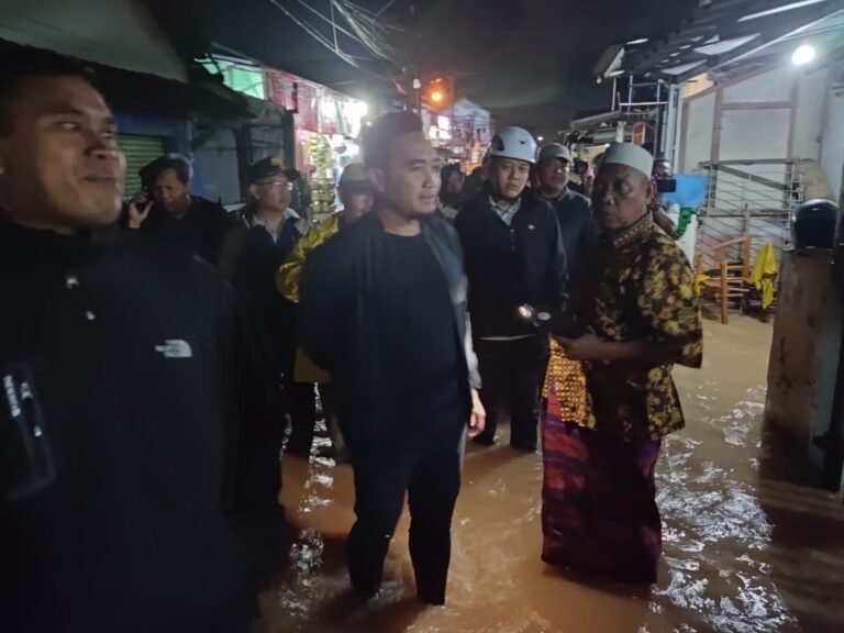 Tak Tunggu Lama, Pemkot Cilegon Siapkan Alat Berat dan Perbaikan Tanggul Usai Banjir