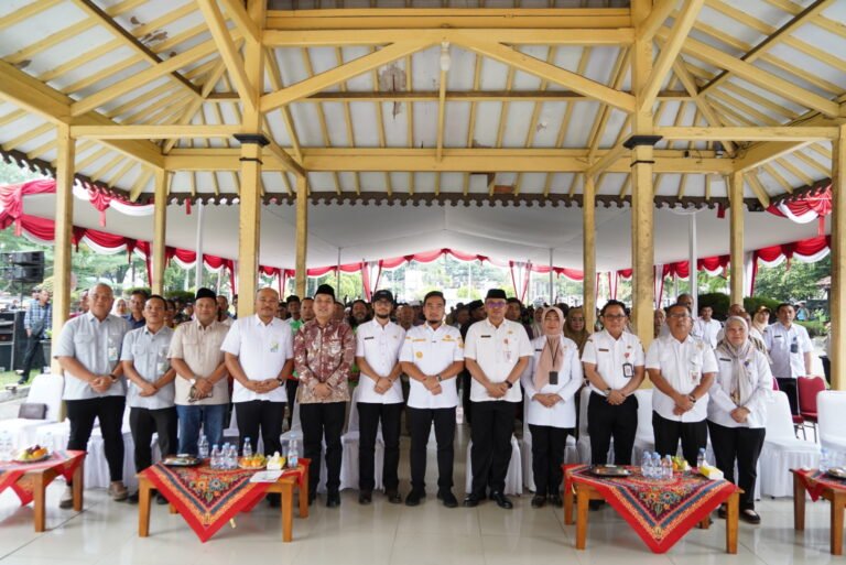 Perluas Jaminan Sosial, Pemkot Cilegon Beri Ratusan Pekerja Non Formal BPJS Ketenagakerjaan
