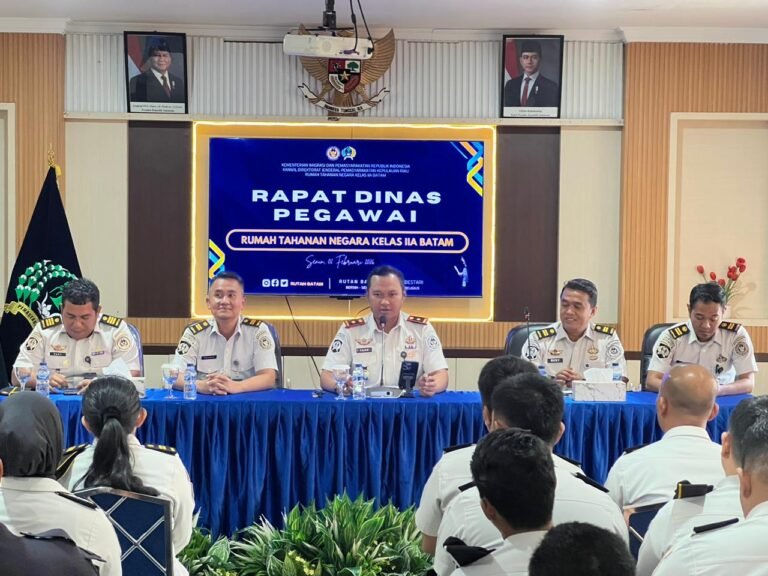 RUTAN BATAM GELAR RAPAT DINAS PEGAWAI SEKALIGUS PEMBERIAN PIAGAM PENGHARGAAN PEGAWAI TELADAN TRIWULAN IV TAHUN 2025
