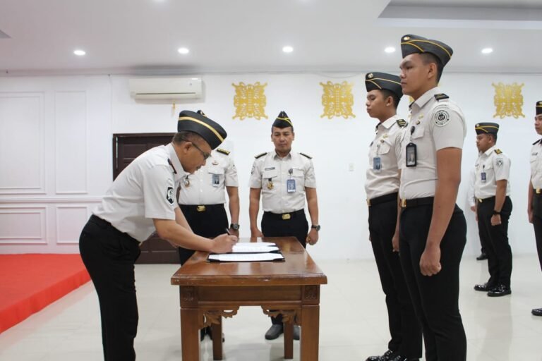 Kakanwil Ditjenpas Aceh Lantik Pejabat Fungsional dan 12 PNS Alumni Poltekip: “Ini Bukan Sekadar Seremonial