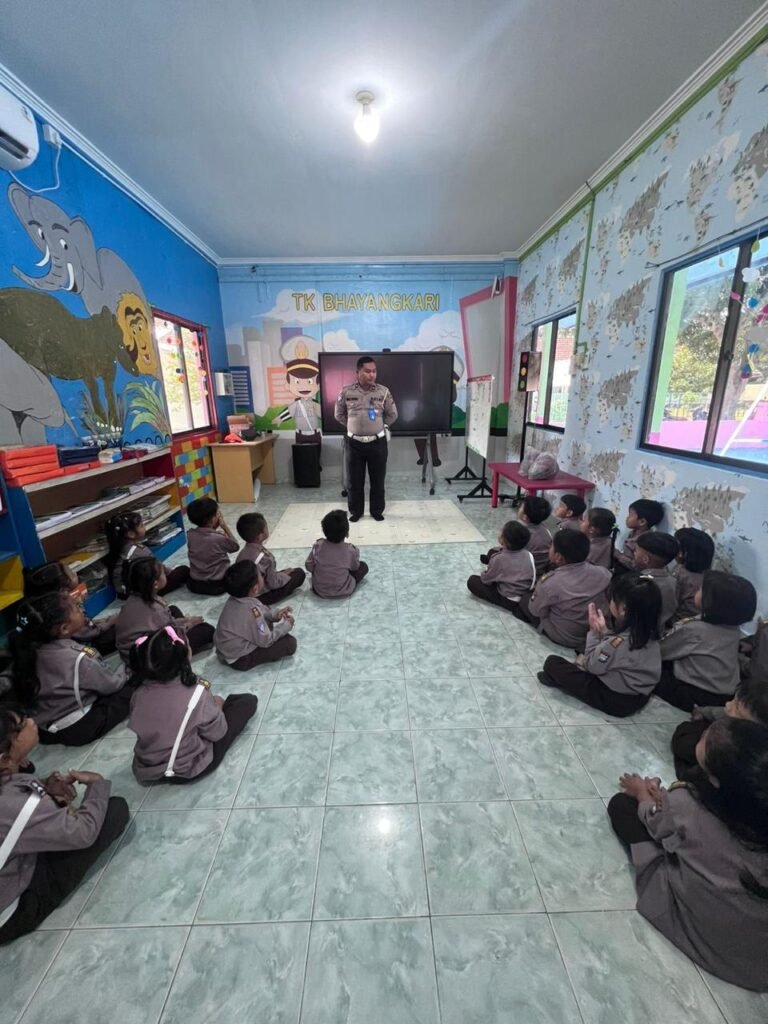 Polresta Barelang Gelar Polisi Sahabat Anak, Tanamkan Keselamatan Berlalu Lintas Sejak Dini di TK Kemala Bhayangkari Belakang Padang