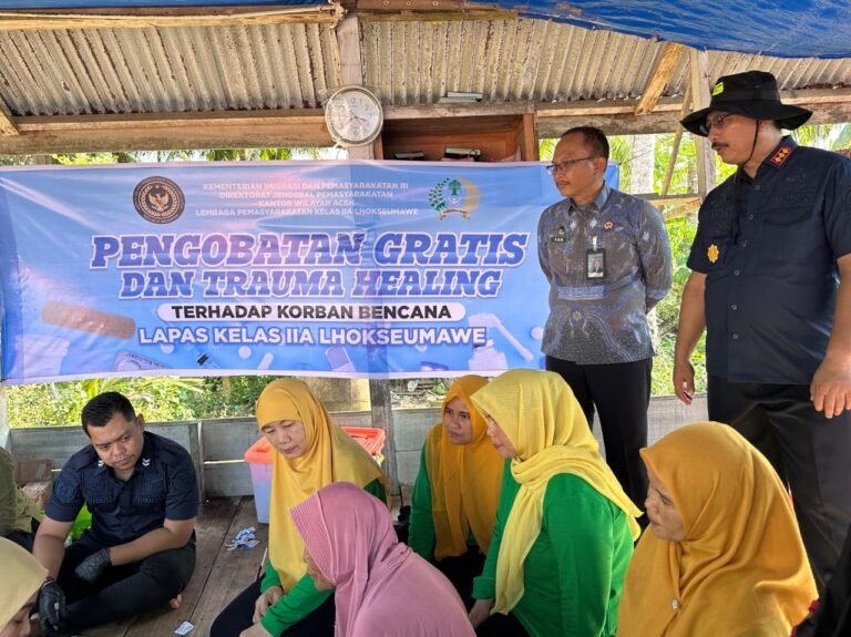 Tak Hanya Sembako, Kanwil Ditjenpas Aceh Berikan Layanan Kesehatan dan Trauma Healing bagi Korban Banjir