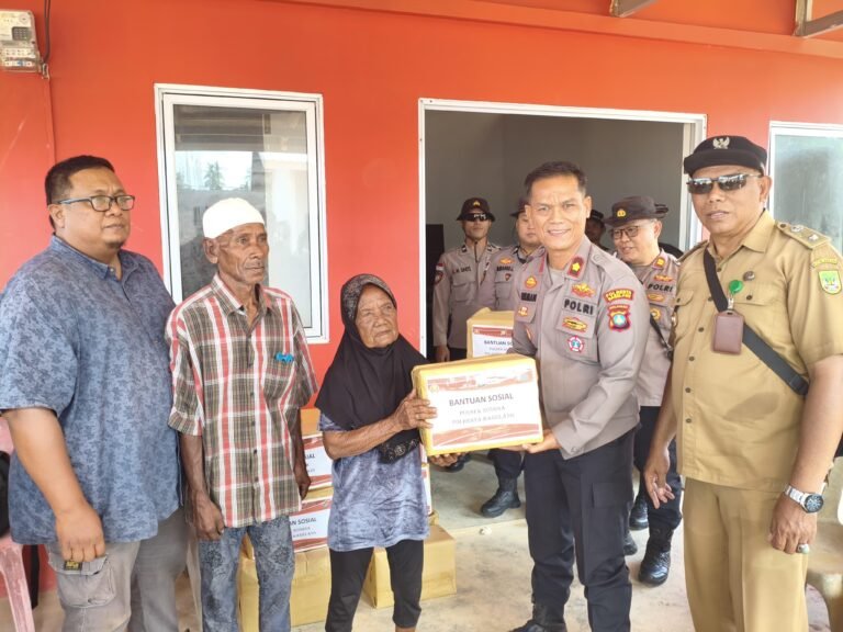 Polsek Nongsa Salurkan Bantuan Sosial dan Bakti Sosial kepada Warga Terdampak Relokasi di Pulau Ngenang