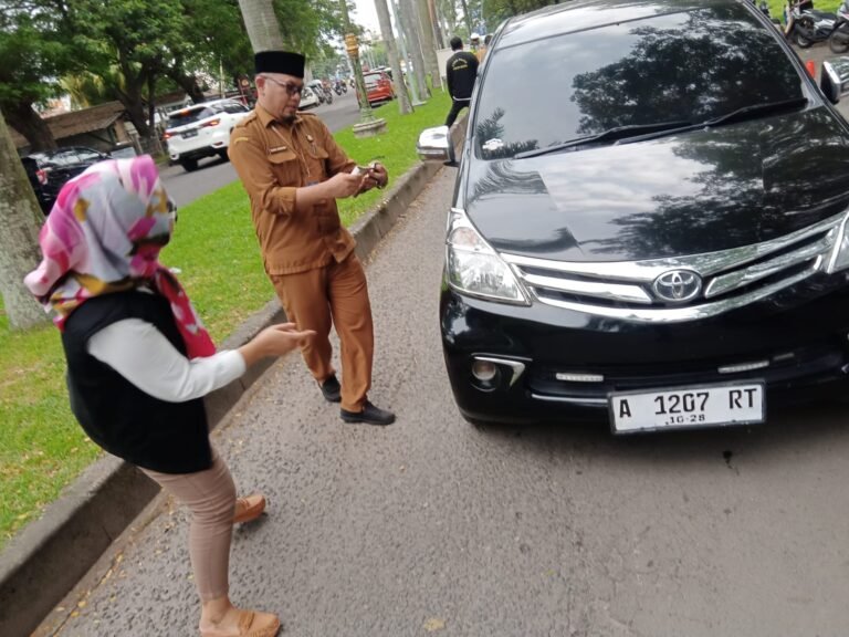 Tertibkan Kendaraan Menunggak Pajak di Cilegon: Samsat dan Polisi Gelar Razia