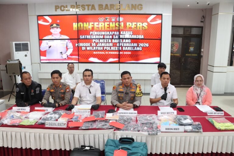 Polresta Barelang Gelar Konferensi Pers Pengungkapan Tindak Pidana Perbuatan Cabul di Batu Aji