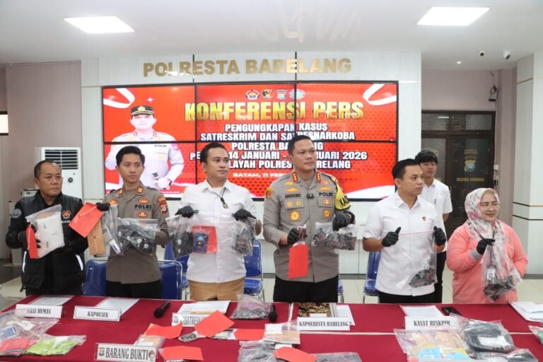 Kapolresta Barelang Pimpin Konferensi Pers Ungkap 12 Kasus Narkotika, 19 Tersangka Diamankan