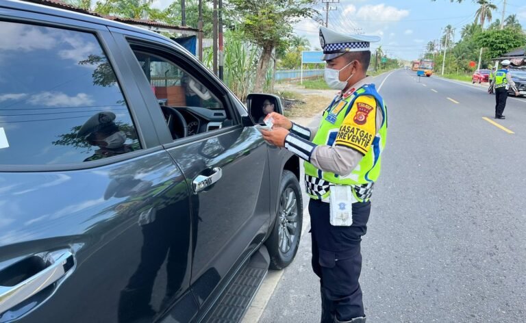 Hari ke-11 Operasi Keselamatan Seulawah 2026, Polres Aceh Timur Edukasi dan Lakukan Pengawasan Masif Kepada Pengguna Jalan