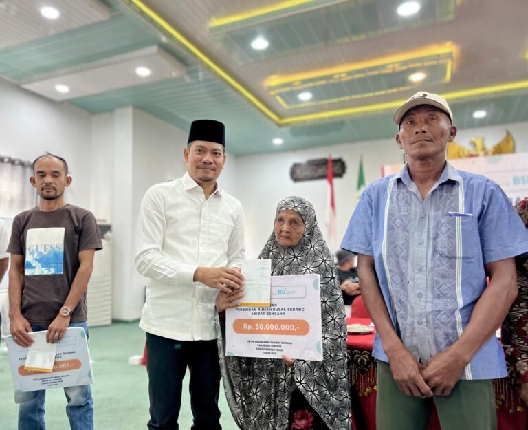 Pemerintah Aceh Timur Mulai Menyalurkan Dana Stimulan Perbaikan Rumah Rusak Untuk Warga Terdampak.
