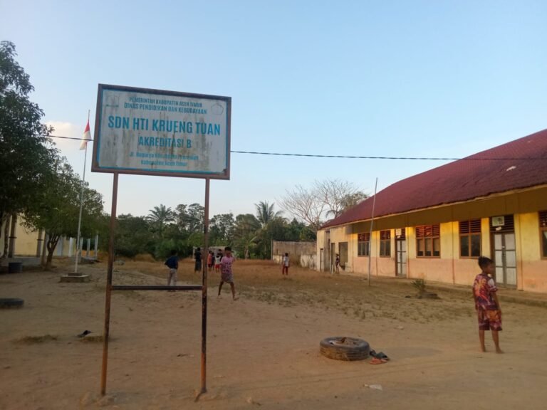 Anak-Anak SDN HTI Kreung Tuan Belajar Tanpa WC dan Air Bersih, Lantai Kelas Masih Bertanah, Program MBG Belum Juga Tiba