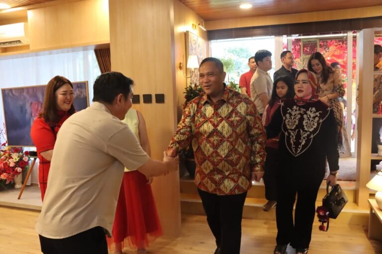 Kapolda Kepri Hadiri Open House Imlek Wakil Walikota Batam, Wujudkan Kebersamaan dan Toleransi di Batam