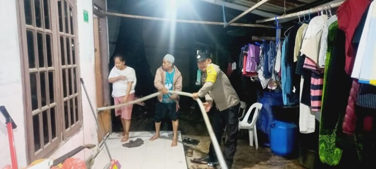 Polsek Batu Ampar Laksanakan Pengamanan Hari Ke-26 Distribusi Air Bersih di Tanjung Sengkuang dan Batu Merah