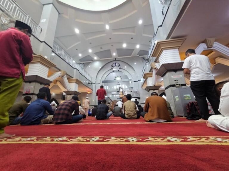Polsek Lubuk Baja Laksanakan Pengamanan Sholat Isya dan Tarawih, Wujudkan Rasa Aman dan Nyaman Bagi Jamaah