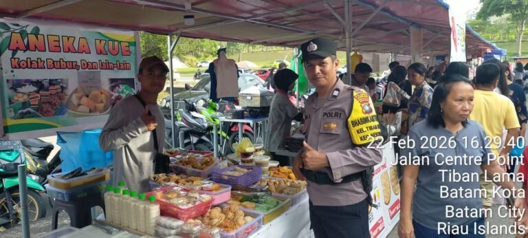 Polsek Sekupang Intensifkan Pengamanan Pasar Tumpah Ramadhan untuk Menjaga Situasi Tetap Kondusif