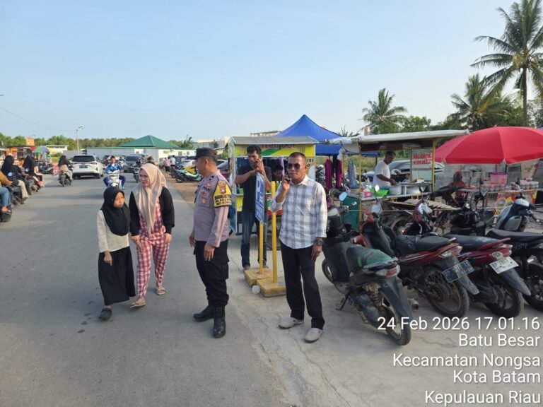 Polsek Nongsa Intensifkan Pengamanan Pasar Tumpah Ramadhan, Aktivitas Warga Berlangsung Kondusif
