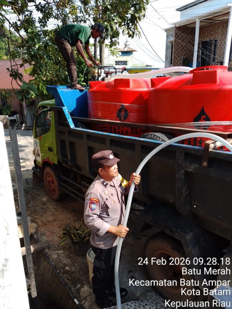 Distribusi Air Bersih Hari Ke-33 Berjalan Aman, Polsek Batu Ampar Laksanakan Pengamanan Maksimal