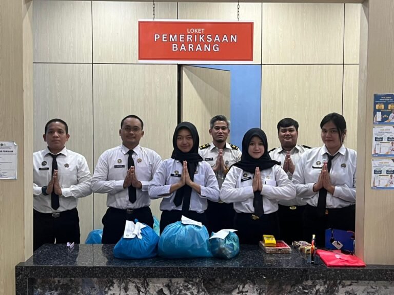 RAMADHAN TETAP BERMAKNA, RUTAN BATAM JEMBATANI KASIH KELUARGA LEWAT LAYANAN TAKJIL