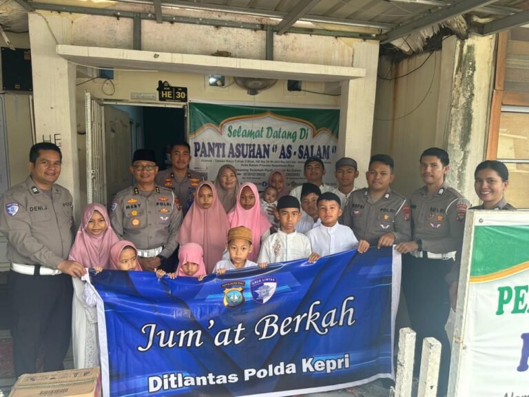 POLANTAS MENYAPA DI BULAN SUCI, DITLANTAS POLDA KEPRI TEBAR KEBAIKAN LEWAT “JUMAT BERKAH RAMADAN 1447 H”