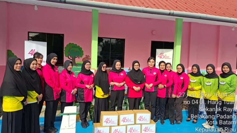 Bhayangkari Cabang Kota Barelang Gelar Aksi Sosial Ramadhan dengan Membagikan Takjil dan Sembako