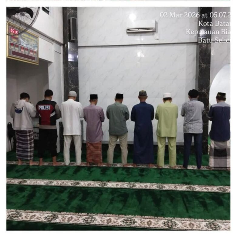 Melalui Sholat Subuh Berjamaah, Polsek Lubuk Baja Perkuat Pengamanan dan Kedekatan dengan Masyarakat