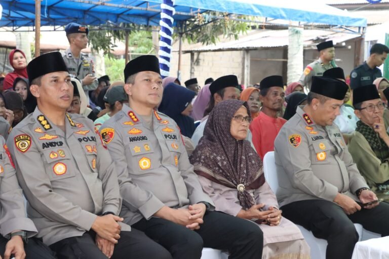 Kapolresta Barelang Dampingi Kapolda Kepri Safari Ramadhan dan Buka Puasa Bersama Masyarakat di Masjid Al Fajri Sembulang