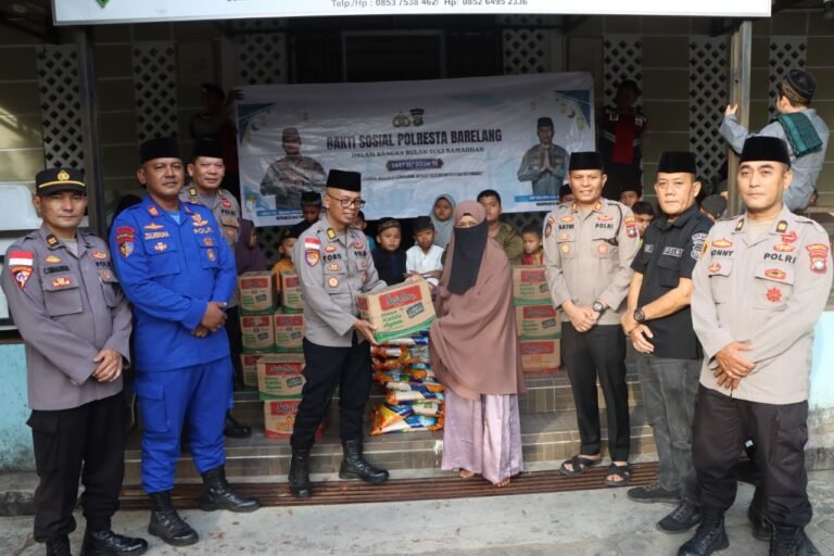 Polresta Barelang Salurkan Bantuan Sembako kepada Panti Asuhan dalam Kegiatan Bakti Sosial Ramadhan