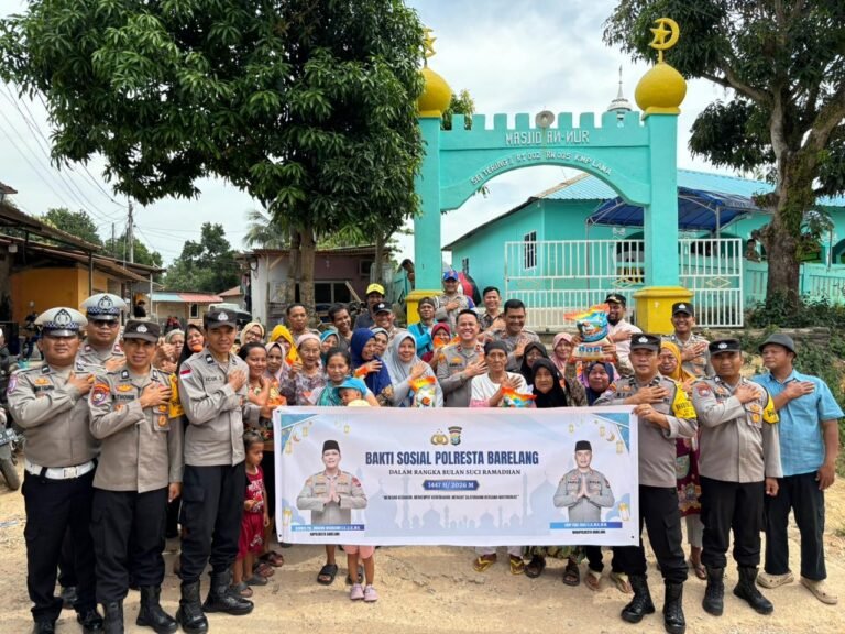 Kapolsek Batu Ampar Pimpin Langsung Bakti Sosial Ramadhan, Salurkan Bantuan Sembako kepada Warga Tanjung Sengkuang