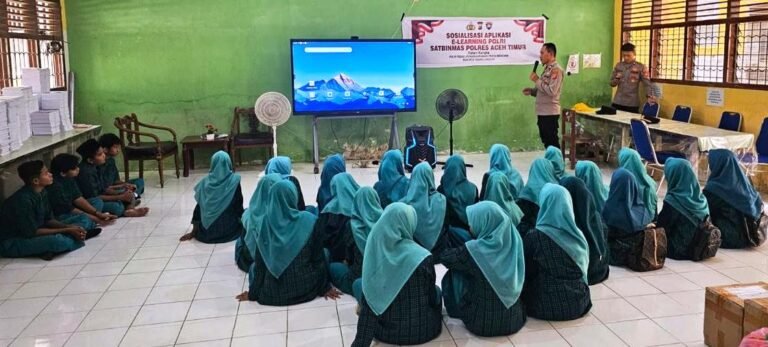 Dorong Literasi Digital, Satbinmas Polres Aceh Timur Sosialisasi E-Learning di SMPN 1 Peureulak