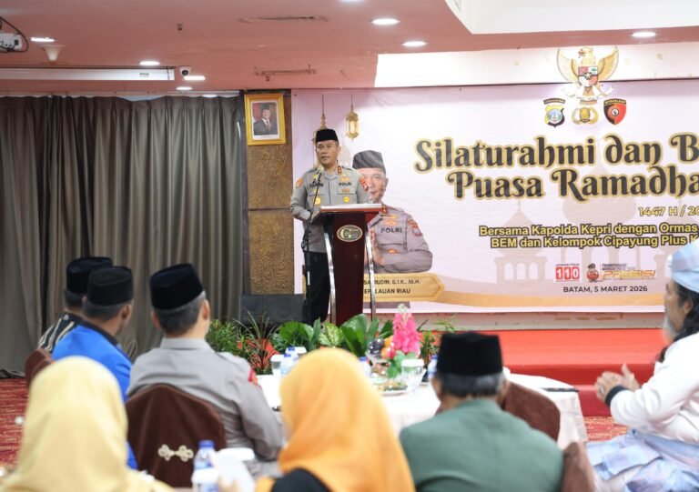 KAPOLDA KEPRI SILATURAHMI DAN BUKA PUASA BERSAMA ORMAS, OKP, BEM DAN KELOMPOK CIPAYUNG PLUS KEPRI