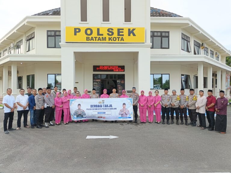 Kapolsek Batam Kota Berbagi Takjil dan Gelar Buka Puasa Bersama Anak Panti Asuhan di Bulan Ramadan